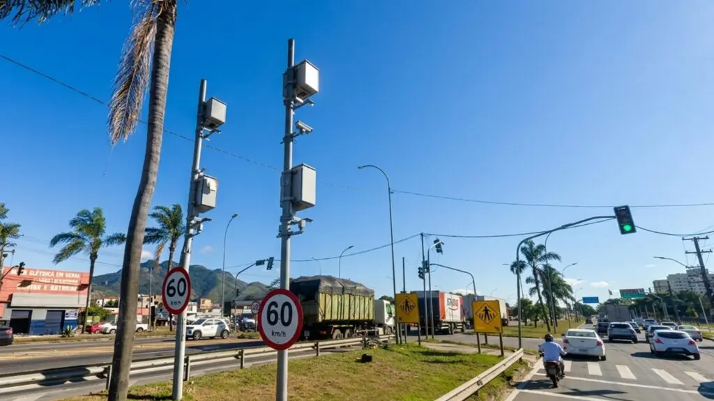 Radares têm data definida para voltar a operar na antiga BR-101 na Serra Radar de fiscalização eletrônica instalado às margens da Avenida Mestre Álvaro, antiga BR-101 na Serra.
