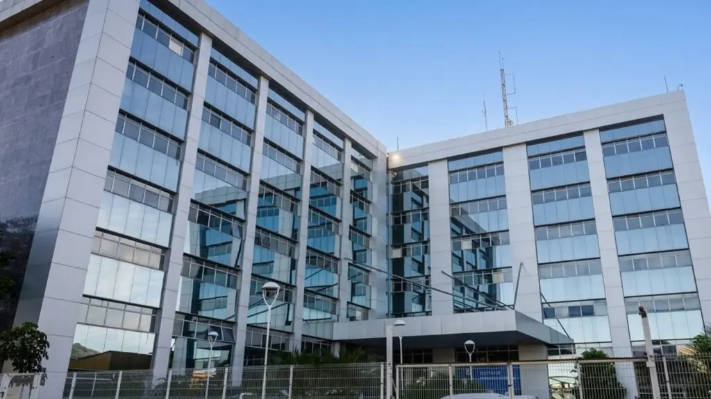 Fachada da Prefeitura Municipal da Serra, sede do poder Executivo municipal.