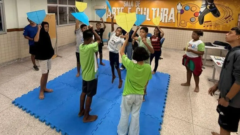 Serra terá programação gratuita com teatro, música e futebol em Centros das Juventudes