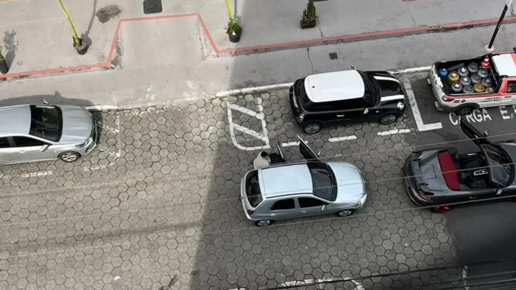 Motorista de Porsche é sequestrado e obrigado a transferir R$ 20 mil para criminosos na Serra Empresário sequestrado em Porsche escapa na Serra