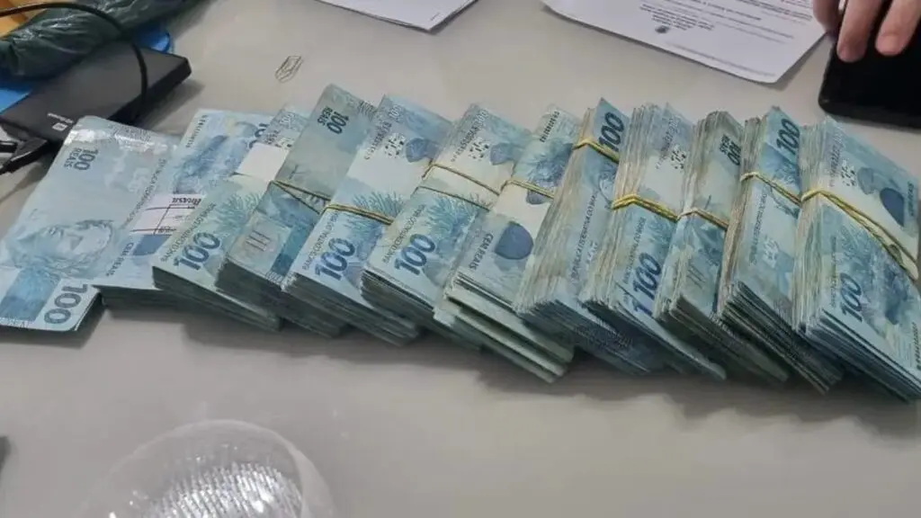 Polícia Federal realiza operação e cumpre mandados de busca e apreensão na Serra