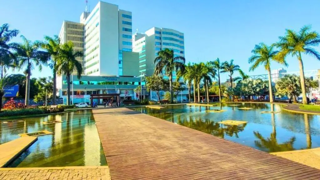 Prefeitura inicia serviços de manutenção na Praça da Luz, em Laranjeiras Prefeitura inicia serviços de manutenção na Praça da Luz, em Laranjeiras