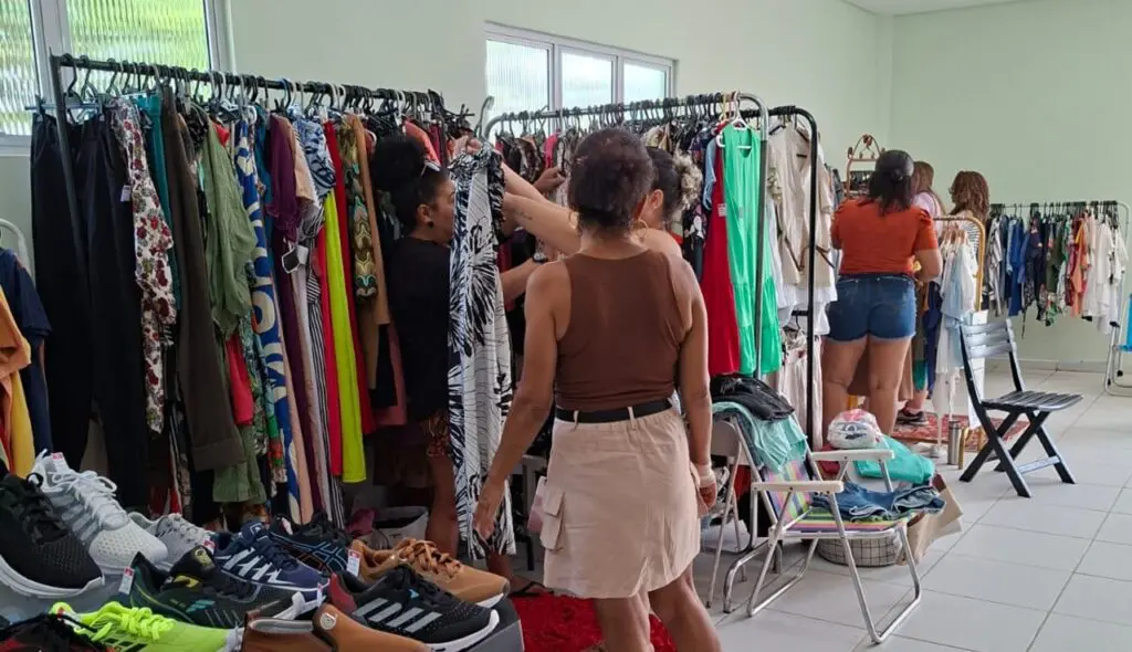 Encontro de brechós reúne moda sustentável e peças a partir de R$ 10 na Serra