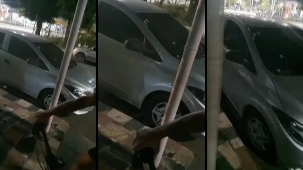 Homem é baleado após troca de tiros com grupo armado em Nova Carapina Carro com marcas de tiros na lataria e nos vidros, estacionado na Rua Baguari, em Nova Carapina II, na Serra