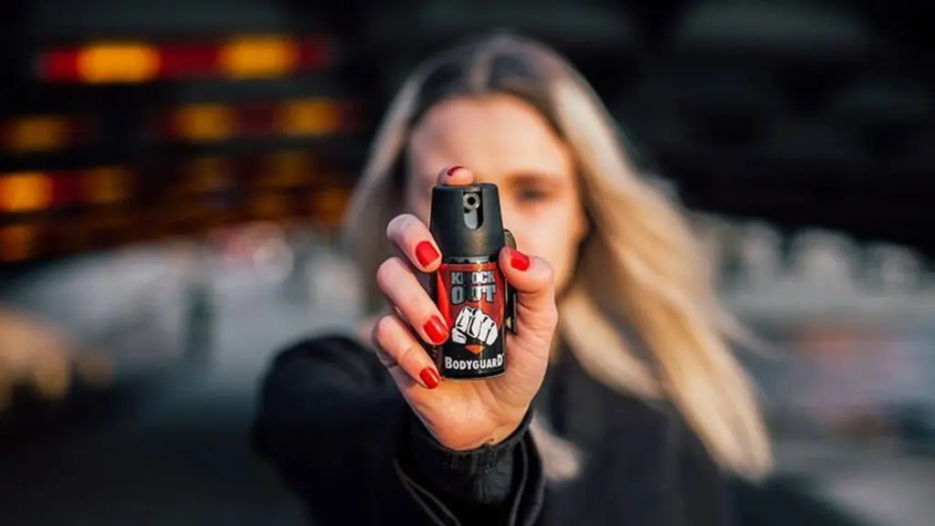 Nova lei autoriza venda de spray de pimenta para mulheres; veja como comprar e as regras Spray de pimenta para mulheres está liberado: veja como comprar e as regras
