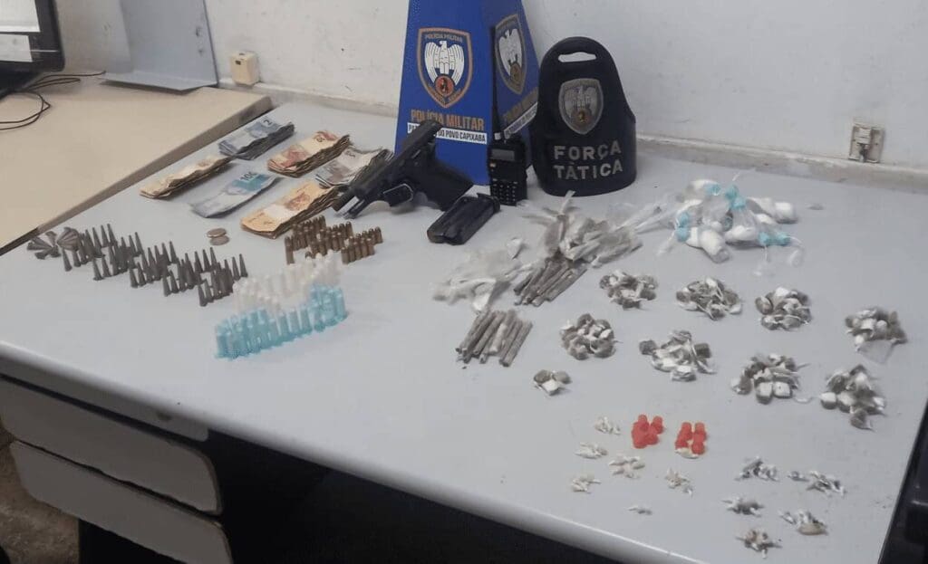 Cabo da PM busca cumprir promessa e chefe do tráfico do Bloco B fica desesperado