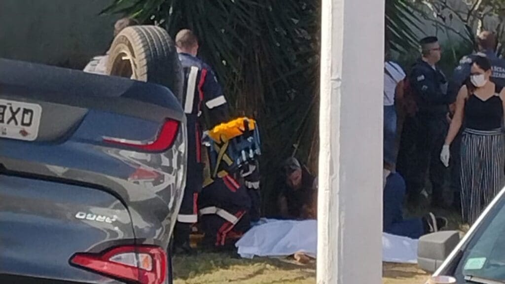 População compartilha fotos dos ocupantes do veículo que atropelou três pessoas em Eldorado