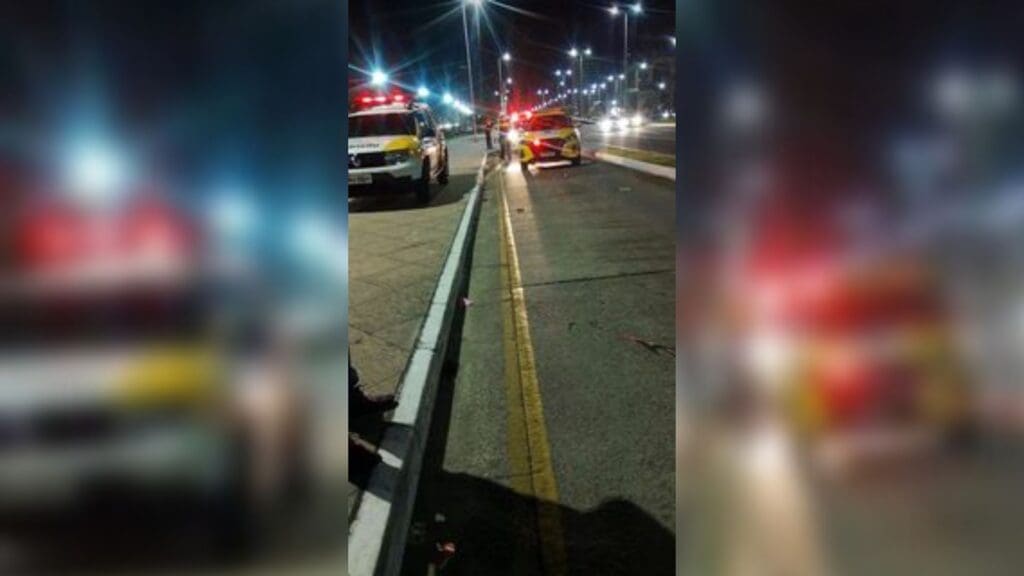 Vídeo: Temporada de pipa quase arranca cabeça de motoboy na orla de Camburi, em Vitória Temporada de pipa em Vitória quase tira a vida de um motociclista