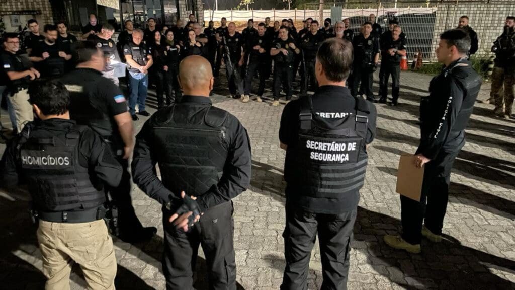 Guerra: Operação com mais de 100 policiais prende lideranças do tráfico em Vitória Guerra: Operação com mais de 100 policiais prende lideranças do tráfico em Vitória