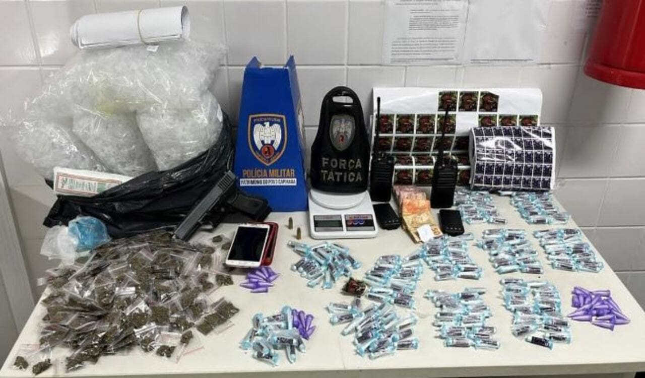 Polícia Militar pega flagrante dois sujeitos casa chapada drogas Planalto Serrano