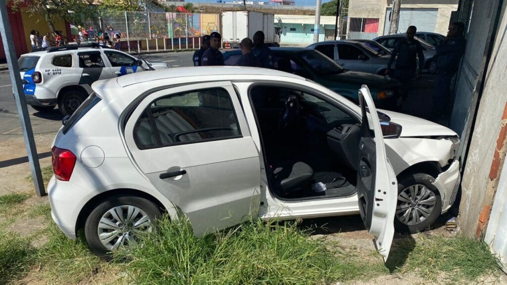 Perseguição policial frenética termina com suspeito baleado em Nova Carapina I