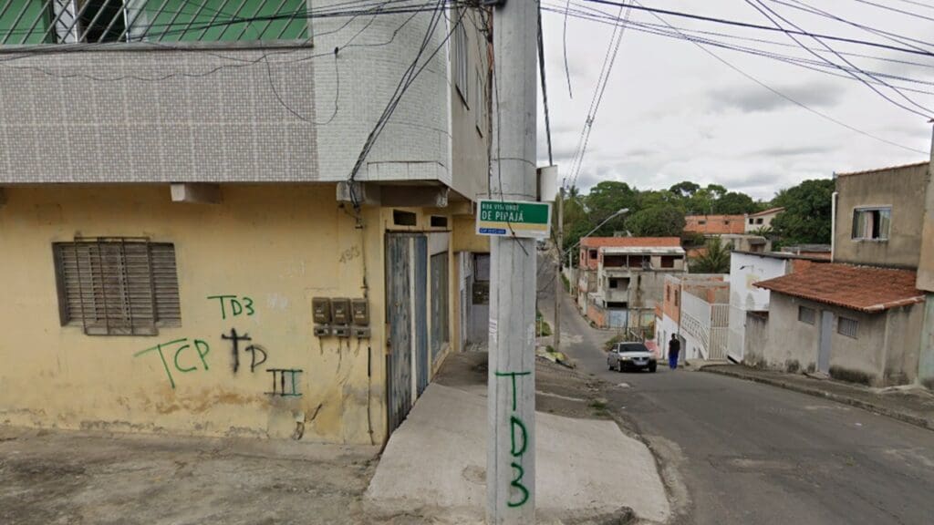 Homem leva rajadão e escapa mesmo baleado no bairro Vila Nova de Colares Vila Nova de Colares foi palco de operação da PM