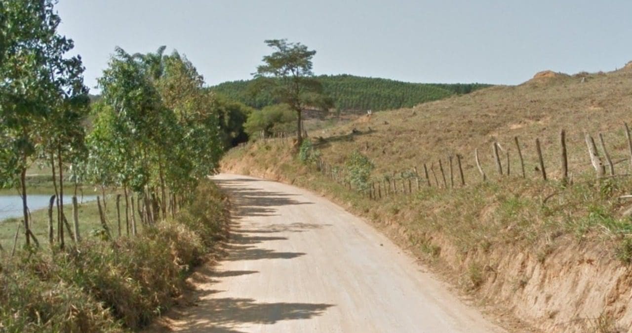 Bandidos roubam carro e deixam motorista em estrada deserta da Serra