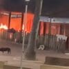 Briga entre moradores de rua termina em incêndio na Praça Barbosa Leão, na Serra