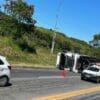 Atualizado: Carreta tomba e prejudica trânsito na BR-101 sentido Serra-sede
