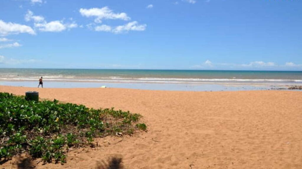 Equipes do Corpo de Bombeiros realizam busca por pessoa desaparecida na praia de Jacaraípe