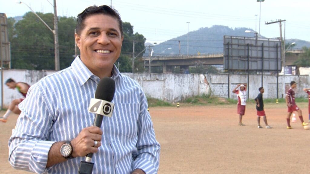 Carro do repórter Jorge Felix é alvo de tiros e pode ter sido confundido por traficantes na Serra
