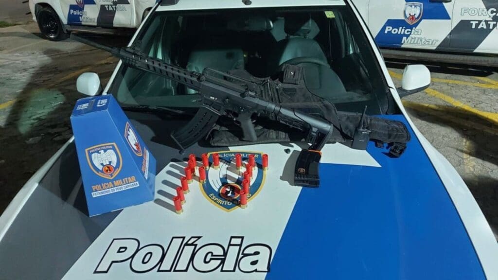 Força Tática prende traficante armado com espingarda calibre 12 semi-automática na Serra