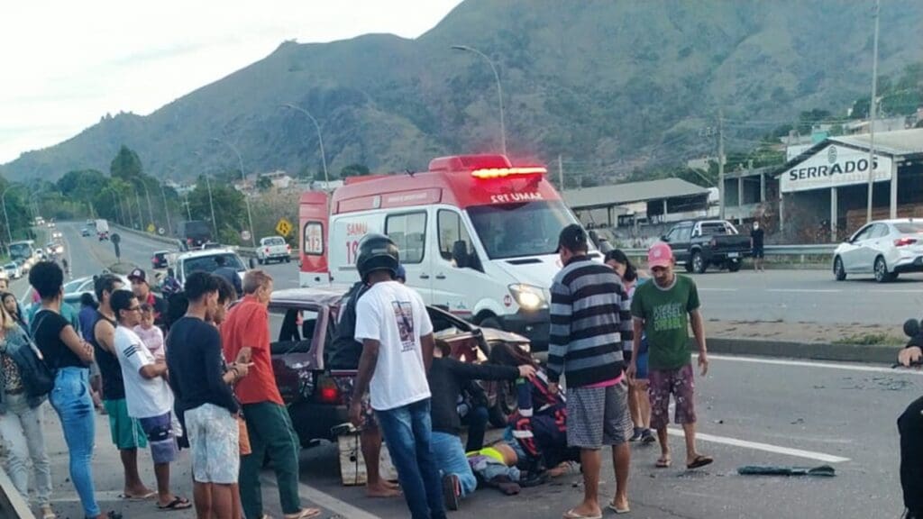 Grave acidente com ocupantes de carros sendo arremessados na BR-101 próximo de Planalto Serrano