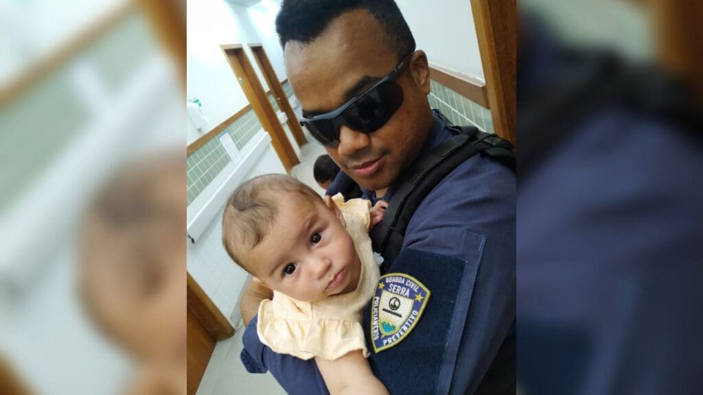 Agentes da Guarda Municipal salvam a vida de bebê engasgada no bairro Serra Dourada II
