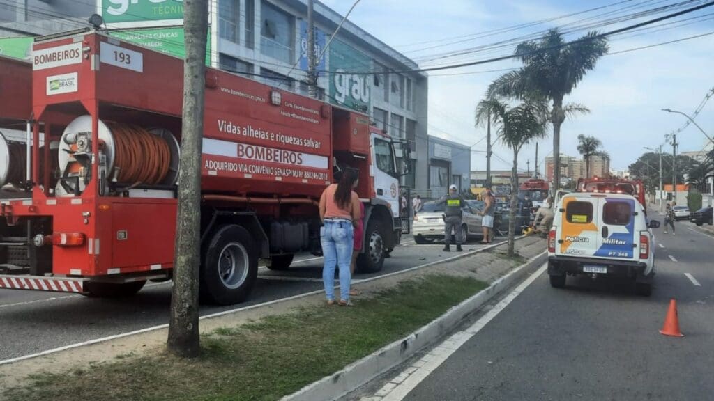 Batida frontal entre dois veículos deixa feridos em Jardim Limoeiro