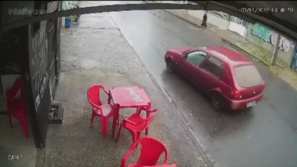 Vídeo: quadrilha do Fiesta vermelho fazendo a limpa em Novo Horizonte