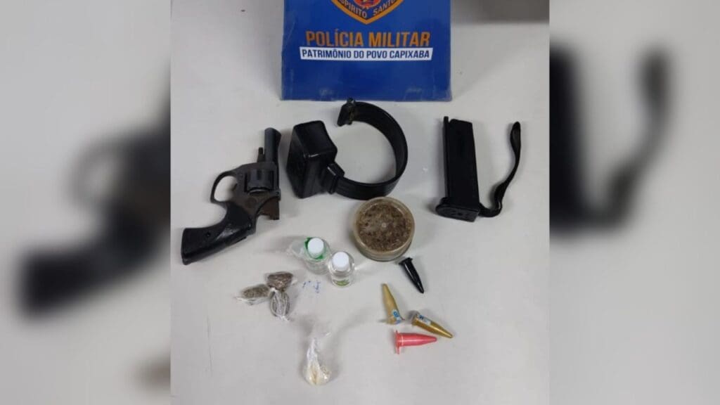 Polícia Militar ao detonar “Mandela” encontra arma, drogas e tornozeleira eletrônica na Serra