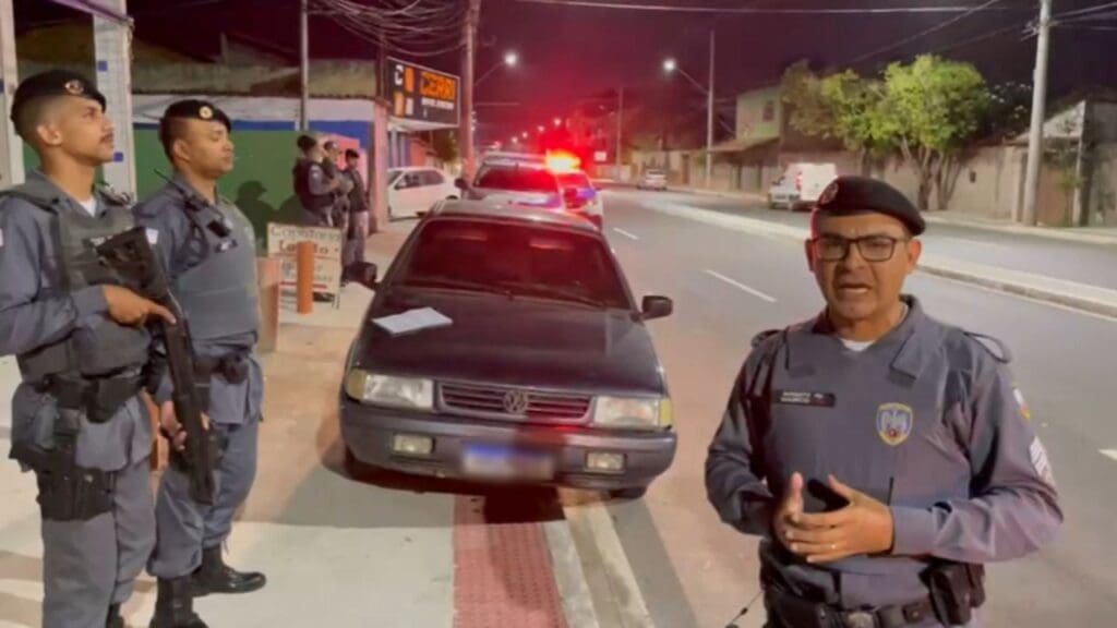 PM prende “tiozão” com Santana roubado e bolso cheio de tóxicos em Jacaraípe