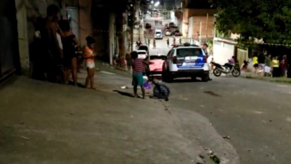 Homem morto com vários tiros enquanto chegava em casa de moto em Novo Horizonte