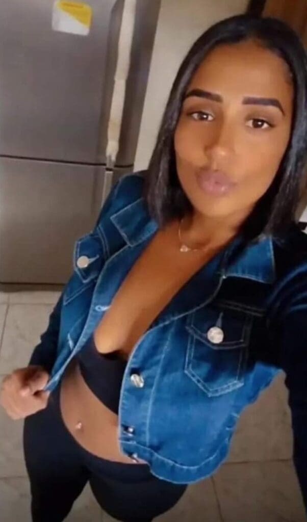 Mulher é assassinada com tiros na cabeça ao lado da filha na Serra