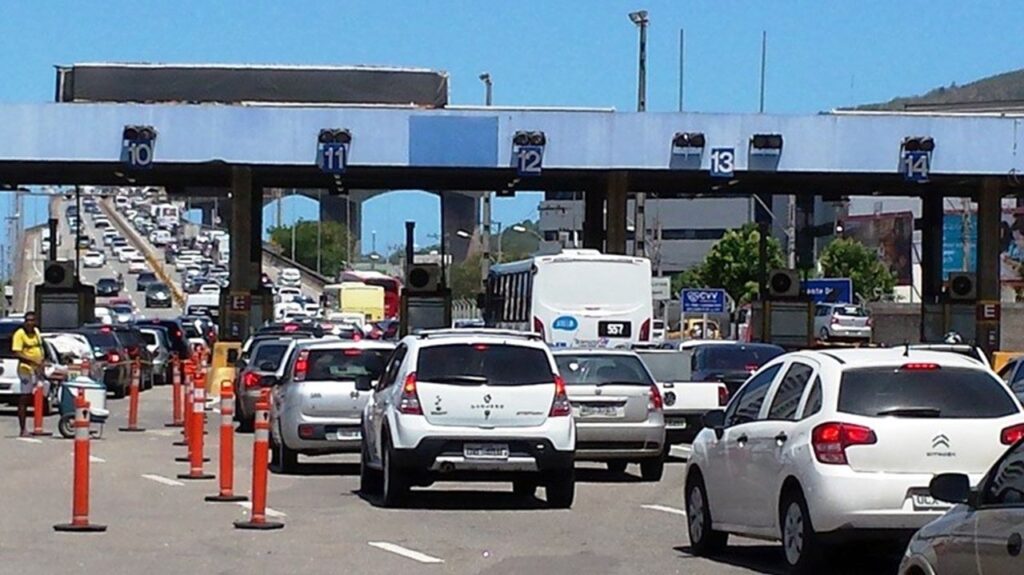 Pedágio Rodovia do Sol, com alta movimentação de veiculos