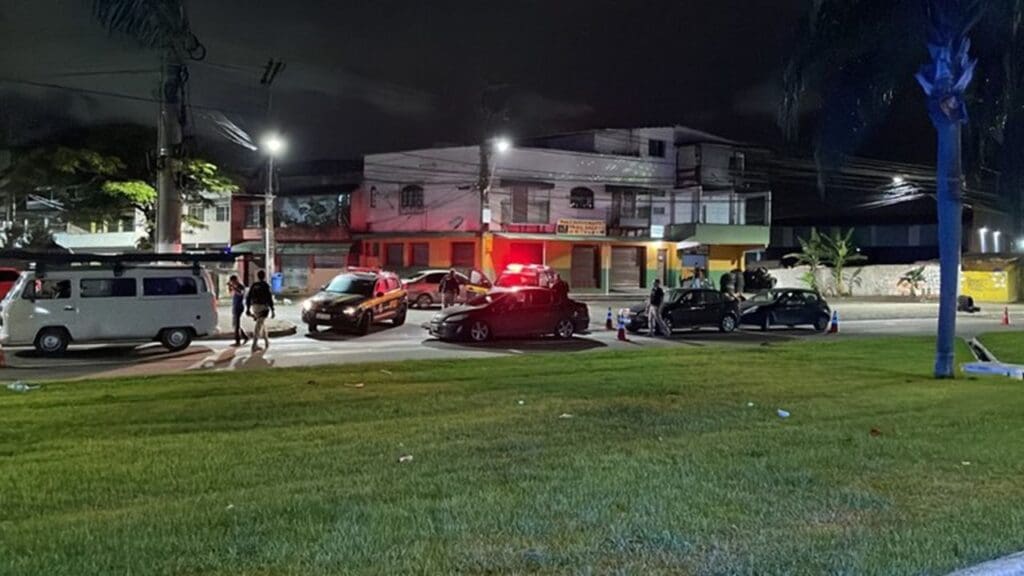 Polícia Rodoviária Federal realizando operação nas rodovias federais de Espirito Santo