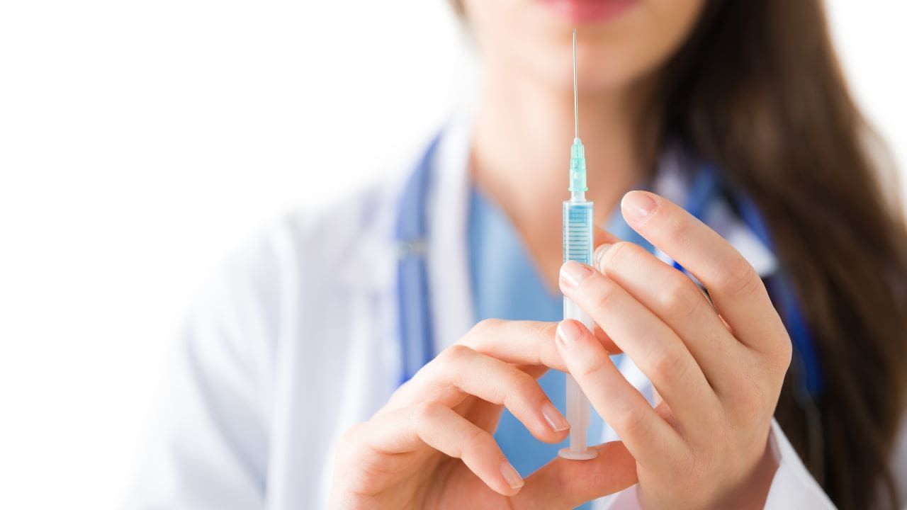 Campanha de vacinação abre vagas para agendamento online.