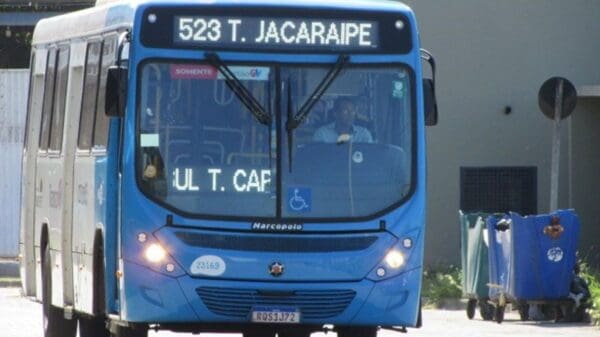 Ônibus do sistema Transcol linha 523 Terminal Jacaraípe