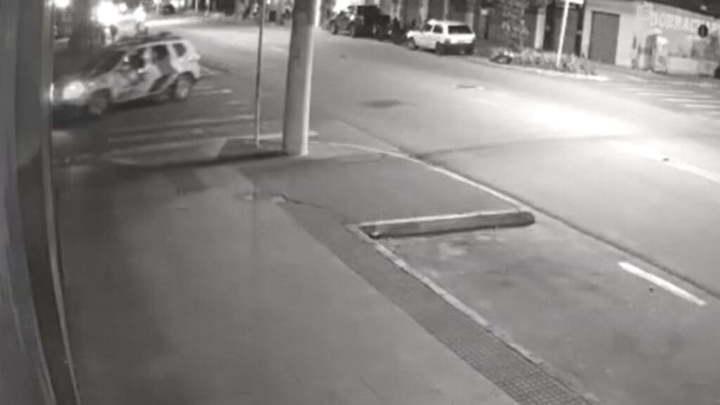 Vídeo: Polícia Militar flagra tentativa de homicídio e troca tiros com criminosos em Novo Horizonte