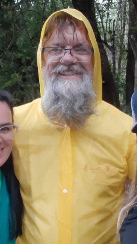 Serrano se inspira no filme "Forest Gump" para viajar mais de 500 km a pé de Vitória até Belo Horizonte