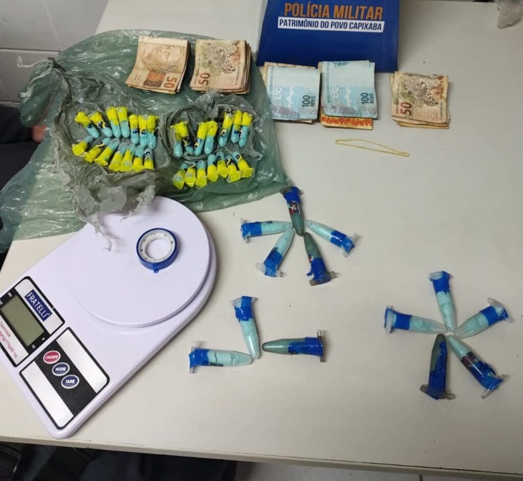 PM prende dois "frentes" do tráfico com mais de 4 mil reais no bairro Serra Dourada II