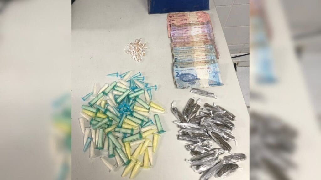 “Queimado” velho conhecido da polícia é preso durante plantão da biqueira em bairro da Serra