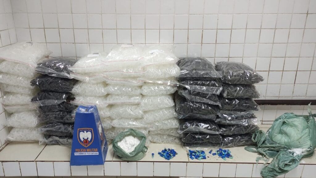 Polícia Militar detona laboratório do tráfico em Serra Dourada I