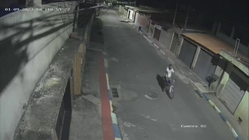 Vídeo: "queimado" cansou de andar de bike e resolveu roubar uma moto em Serra Dourada II