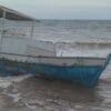 Vídeo: barco misterioso aparece na praia de Jacaraípe