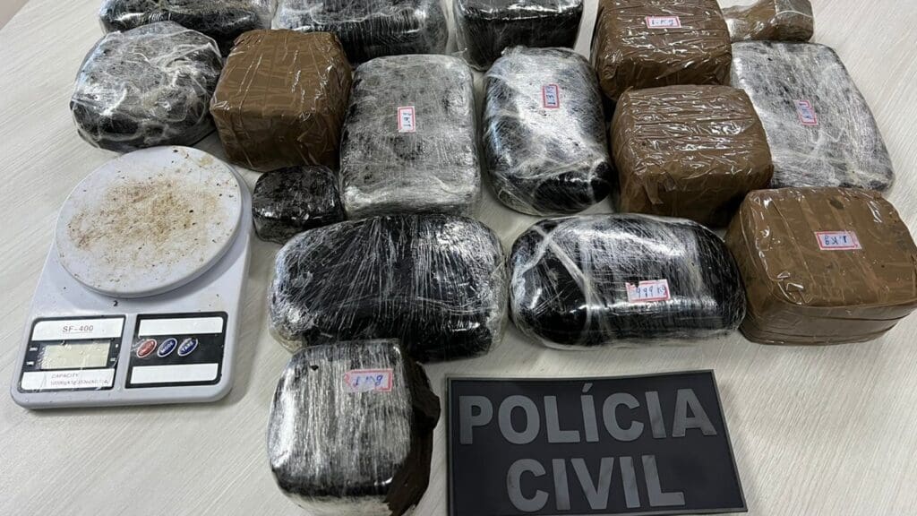 Polícia Civil encontra geladeira recheada com 12 quilos de haxixe em Cariacica