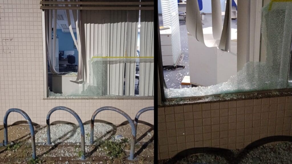 GTA Serra: bandidos furtam agência bancária e ainda roubam moto do vigia em Jacaraípe vidraças quebradas da agência do banco do Brasil na Serra