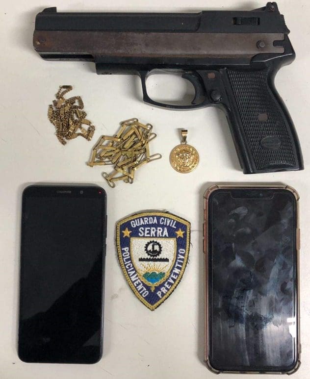 Simulacro e celulares recuperados em Balneário de Manguinhos