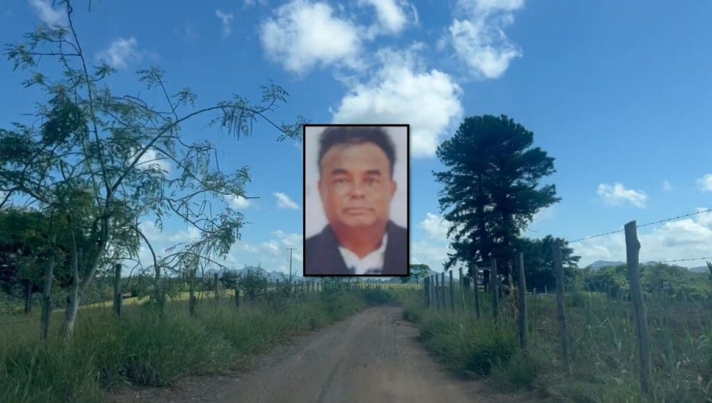 Arte com estrada de terra na zona rural da Serra, no centro a foto de um homem de 62 vítima de um tiro a queima roupa por engano