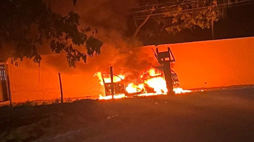 carro em chamas