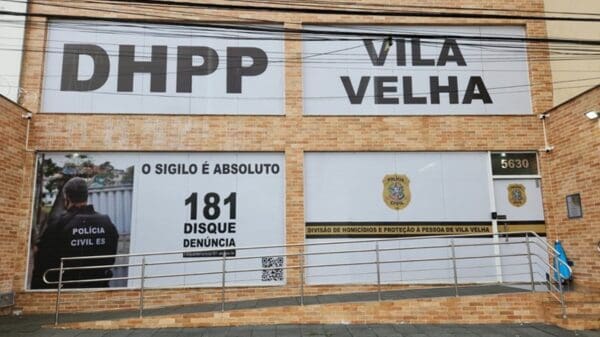Foto da entrada da sede da DHPP de Vila Velha