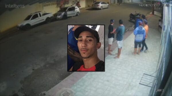 Vídeo: carro é metralhado e deixa jovem morto em frente de distribuidora de bebidas na Serra