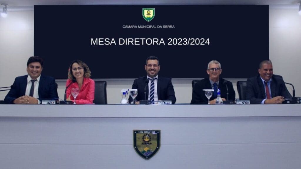 Vereadores Adriano Galinhão, Elcimara Loureiro, Saulinho da Academia, Gilmar Dadalto e Cleber Serrinha integrantes da mesa diretora