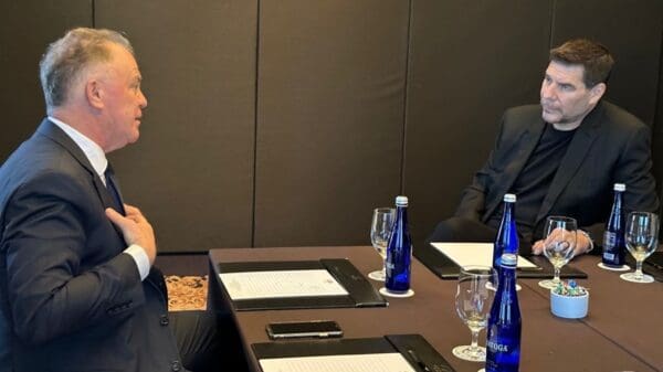 Foto da reunião entre o governador do ES Renato Casagrande, e o executivo responsável pela empresa Shein na américa latina.